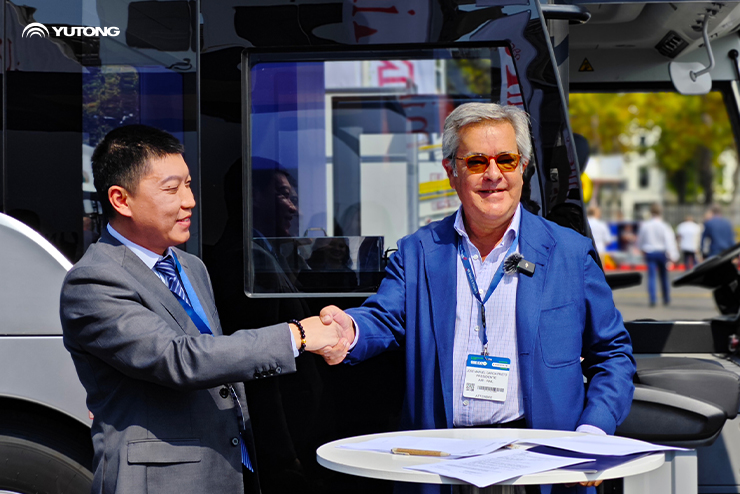 The Future of Airport Ground Transport: Electric vs. Fuel The Future of Airport Ground Transport: Electric vs. Fuel