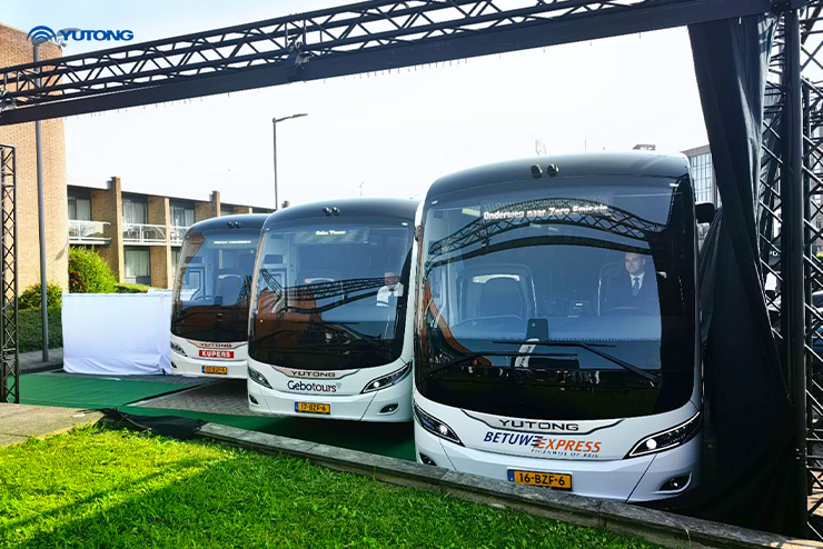 The Future of Airport Ground Transport: Electric vs. Fuel The Future of Airport Ground Transport: Electric vs. Fuel