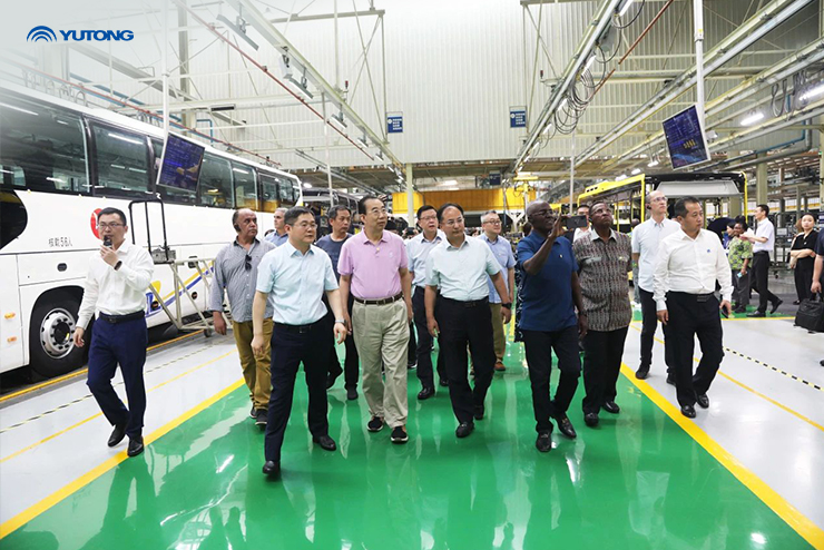 Diplomatic envoys from 20 countries visits Yutong Diplomatic envoys from 20 countries visits Yutong