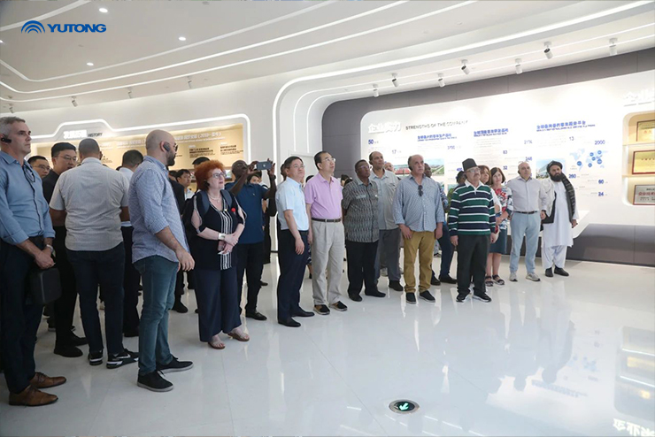Diplomatic envoys from 20 countries visits Yutong Diplomatic envoys from 20 countries visits Yutong